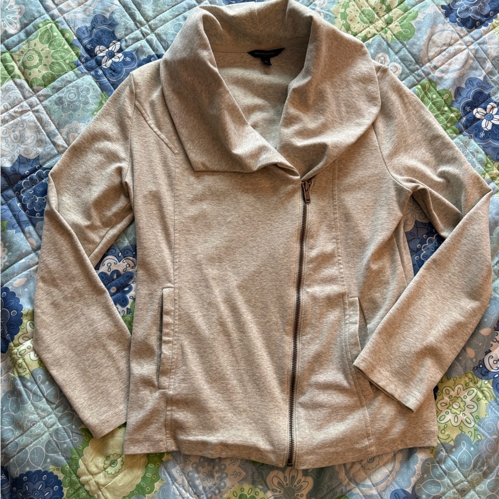 🩶✨Banana Republic Zip-Up with Shawl Collar✨🩶